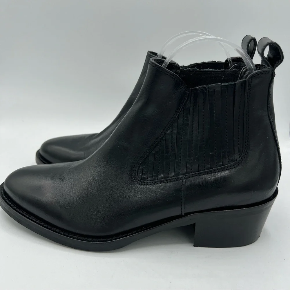 Coach and Four Kisha Chelsea Boots Women’s 6.5 Black Leather EUC Made In Italy‎